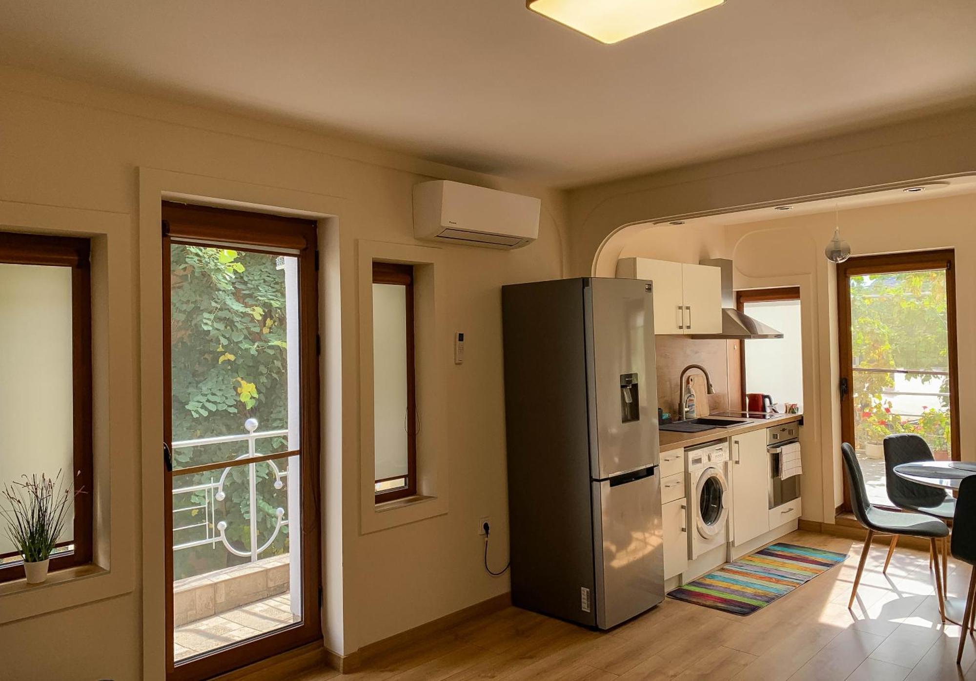 2-Bedroom Flat - Sunny Balcony プロヴディフ エクステリア 写真