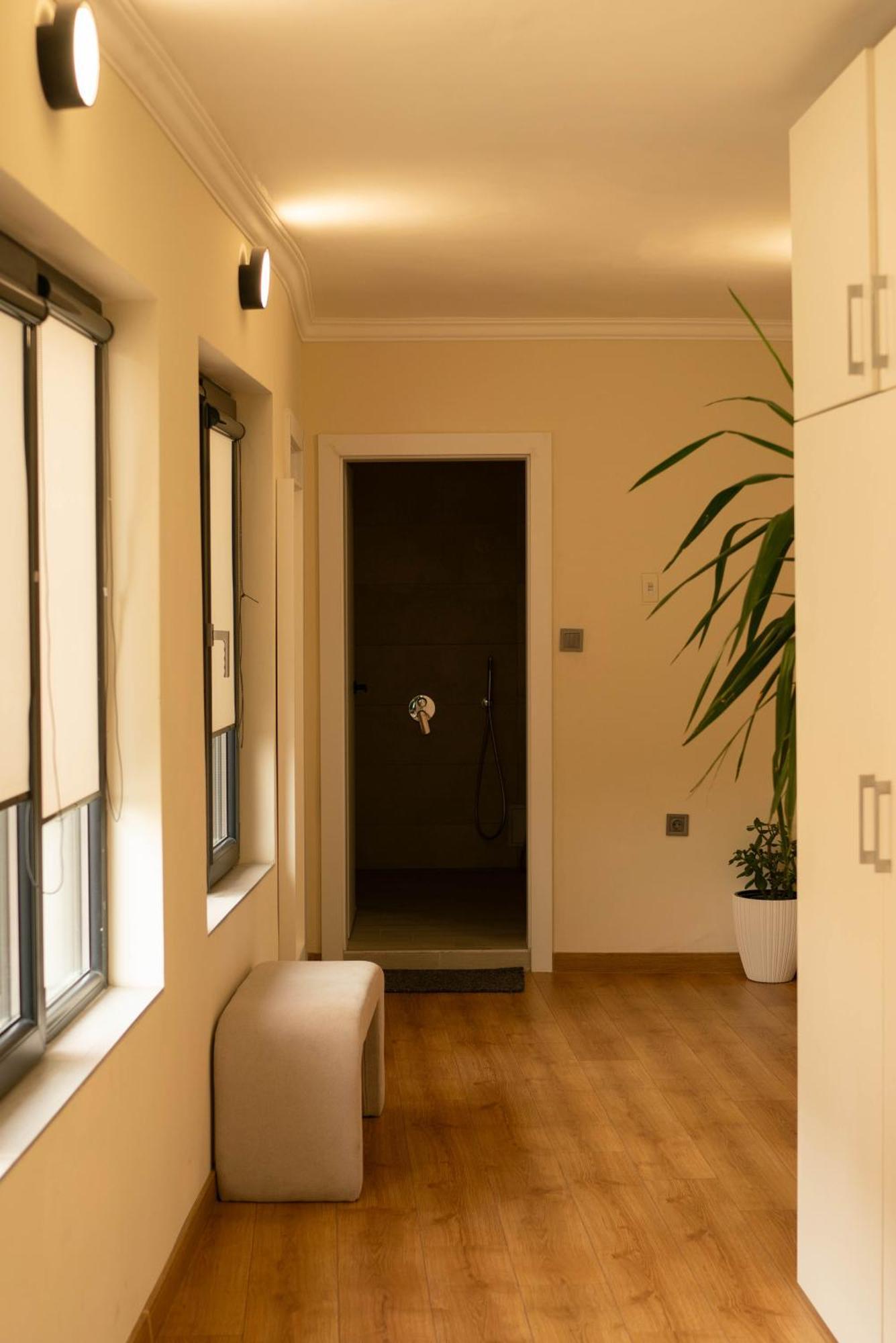 2-Bedroom Flat - Sunny Balcony プロヴディフ エクステリア 写真