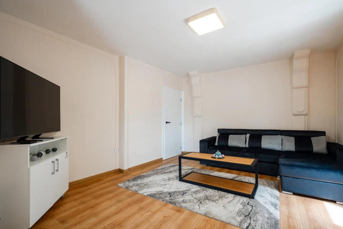 2-Bedroom Flat - Sunny Balcony プロヴディフ エクステリア 写真