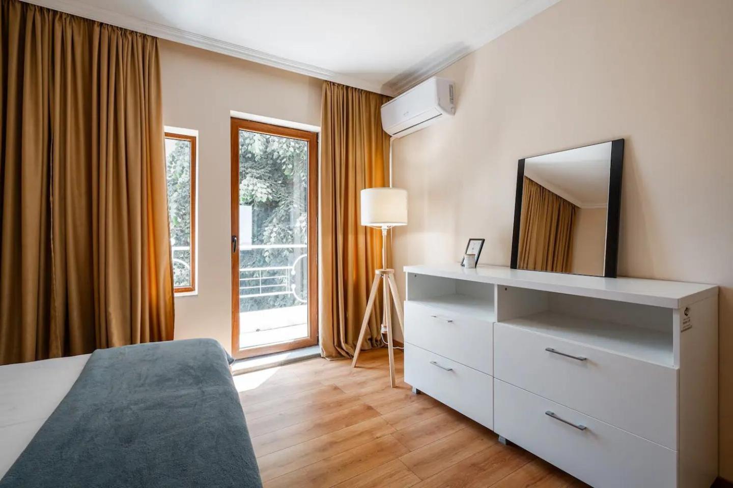 2-Bedroom Flat - Sunny Balcony プロヴディフ エクステリア 写真